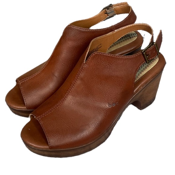 b.ø.c. by Born Sheila Clog Sandals - Picture 9 of 9